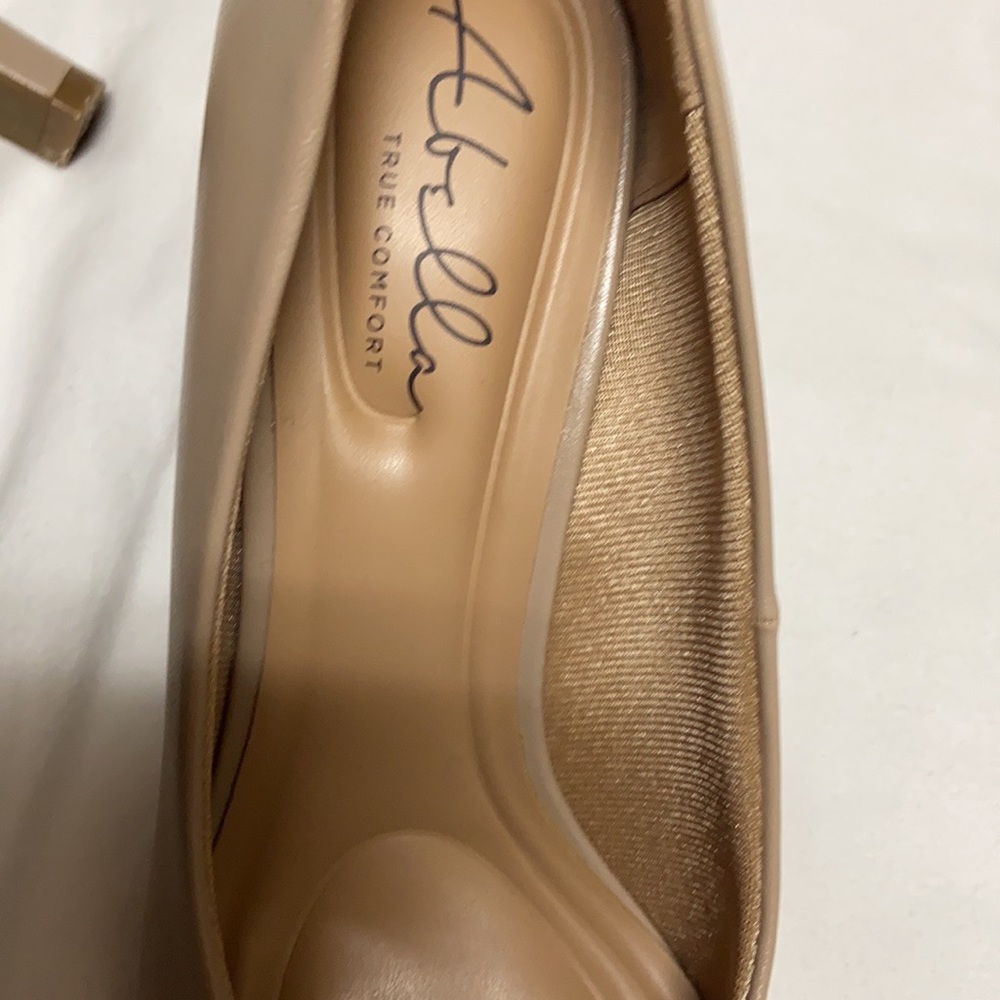 Abella confort heels